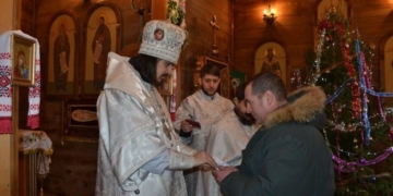 Тернопільський владика на Різдво відзначив чотирьох волонтерів