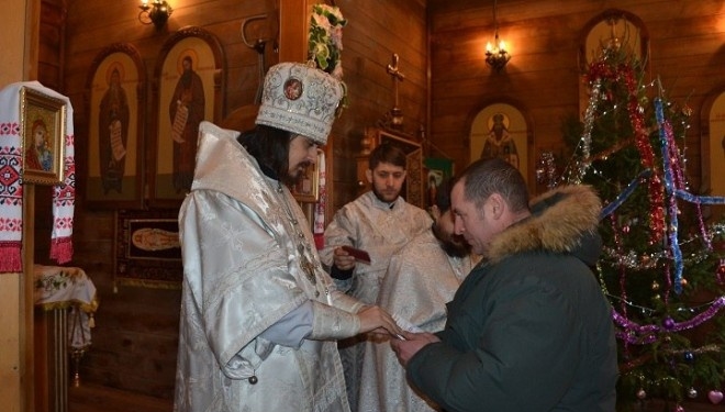 Тернопільський владика на Різдво відзначив чотирьох волонтерів