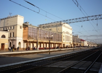 Поблизу залізничного вокзалу пограбували 56-річного чоловіка