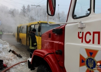 Як у Тернополі від вогню рятували 13-у маршрутку (відео)