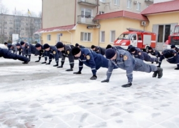 Тернопільські вогнеборці взяли участь у флешмобі, який захопив всю Україну (відео)