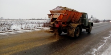 Кажуть, що до ожеледиці були готові: як дорожники Тернопільщини справляються з аномальною погодою