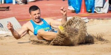 Неймовірно! Тернополянин стрибнув у довжину майже на вісім метрів