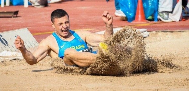 Неймовірно! Тернополянин стрибнув у довжину майже на вісім метрів