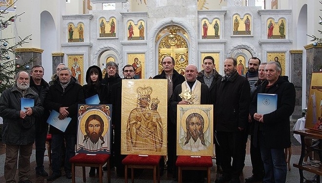 Благословенна земля: на Тернопільщині зібралося одночасно 12 іконописців (фотофакт)