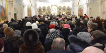 За добу більше 16-ти тисяч людей прийшли помолитися до Ікони Спаса Нерукотворного