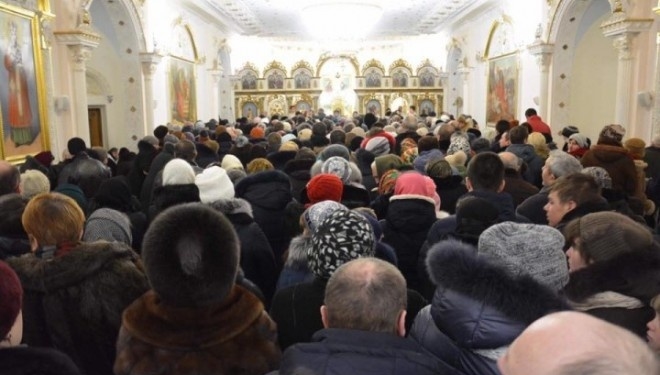 За добу більше 16-ти тисяч людей прийшли помолитися до Ікони Спаса Нерукотворного
