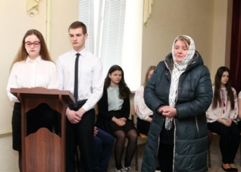 Тернопільські школярі вшанували пам’ять Героїв Небесної Сотні (ФОТО)