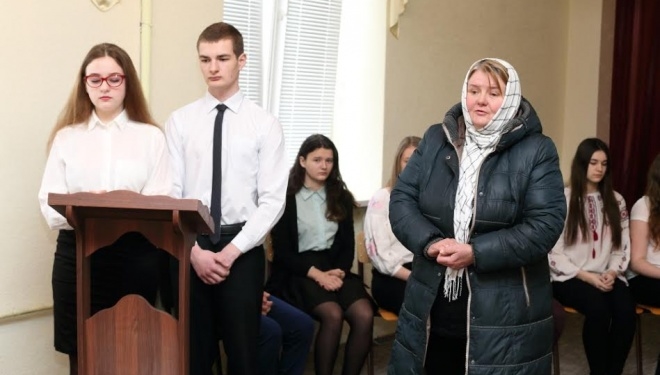 Тернопільські школярі вшанували пам’ять Героїв Небесної Сотні (ФОТО)