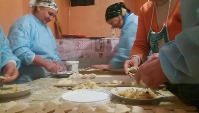 Тернополян сьогодні запрошують ліпити вареники для воїнів АТО (ФОТО)