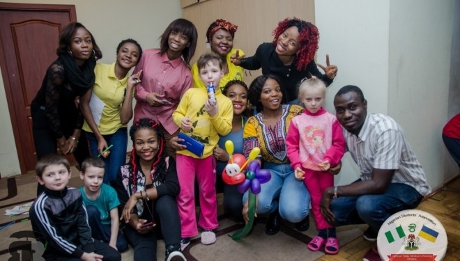 Чуйне серце, або як нігерійські студенти дарують радість сиротам з Тернополя