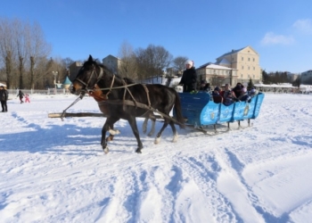 Санями, квадроциклами та парашутами по озері, або як тернополяни проводжали зиму