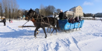 Санями, квадроциклами та парашутами по озері, або як тернополяни проводжали зиму