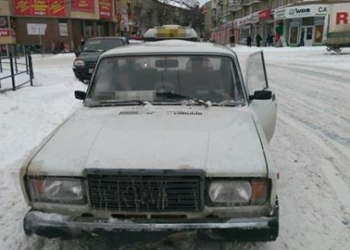 Тернополем таксист їздив без документів та номерного знаку