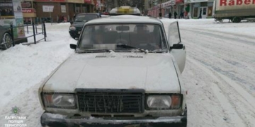 Тернополем таксист їздив без документів та номерного знаку