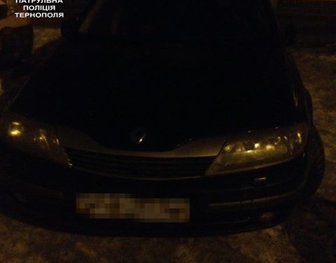 Водій напідпитку їздив на авто з підробленими номерами