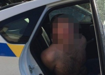 У Тернополі затримали чоловіка, який хотів увірватися в чужу квартиру