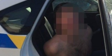 У Тернополі затримали чоловіка, який хотів увірватися в чужу квартиру