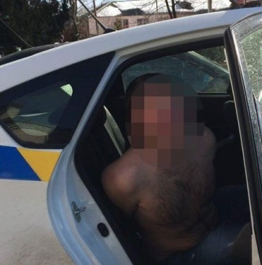 У Тернополі затримали чоловіка, який хотів увірватися в чужу квартиру