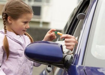 До маленьких дівчаток на вулиці у Тернополі чіплявся дорослий чоловік