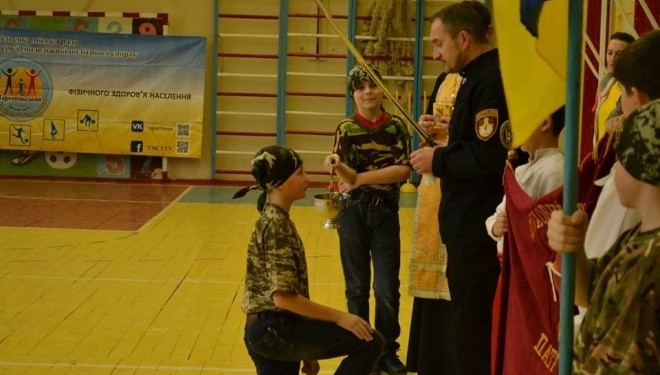 Тернопільські школярі пройшли випробування та присягнути на вірність Богу, Україні та козацтву (ФОТО)