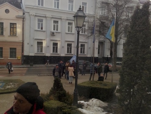 Під стіни тернопільської мерії приїхав “цирк” (фото)