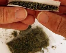 У 21-річного хлопця знайшли марихуану, коли той привселюдно пиячив