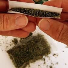 У 21-річного хлопця знайшли марихуану, коли той привселюдно пиячив