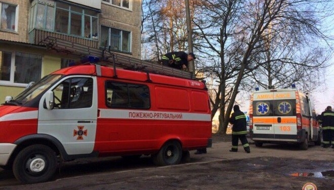 Тернополянин випав з вікна багатоповерхівки