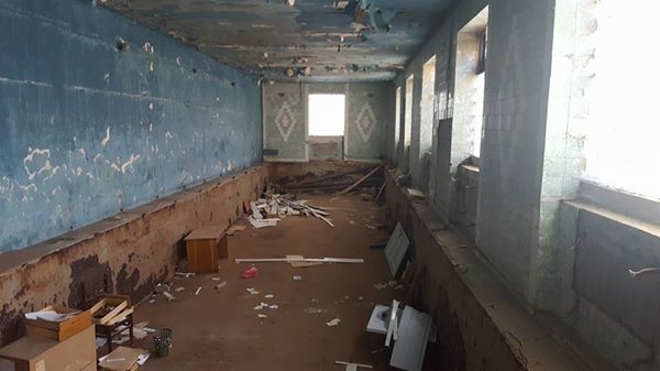 Купа мотлоху та обдерті стіни: чиновник показав, що насправді знаходиться замість басейну в Теребовлі