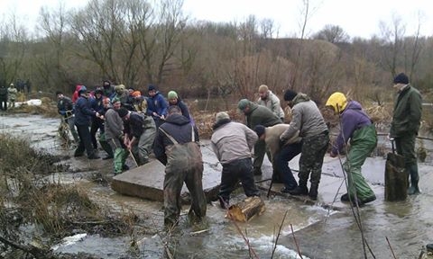Людям на Тернопільщині набридло і вони самі демонтували незаконну міні-ГЕС