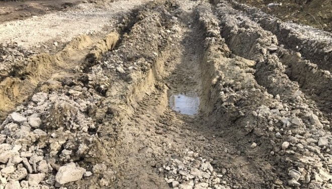 Бездоріжжя та ями на півметра: гість був шокований дорогами Тернопільщини (фото)