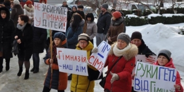 На Тернопільщині “розгоряються пристрасті” навколо чиновників та освітян