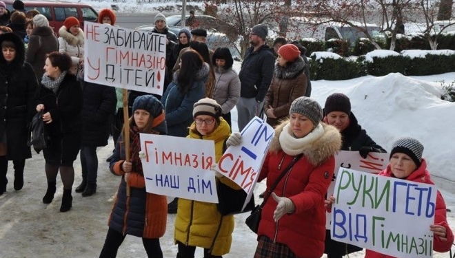 На Тернопільщині “розгоряються пристрасті” навколо чиновників та освітян