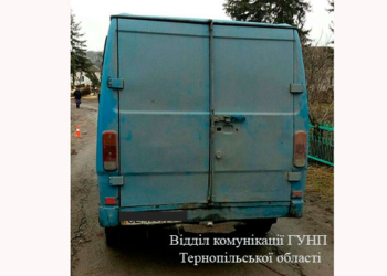 Під колесами автомобіля загинув чоловік