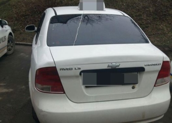 У Тернополі п’яний таксист їздив по середині дороги