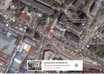 Тернополяни в шоці від парковки, яку влаштували водії прямо на газоні