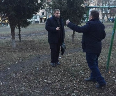 Замість пустиря та декількох труб скоро на цьому місці у Тернополі з’являться вуличні тренажери