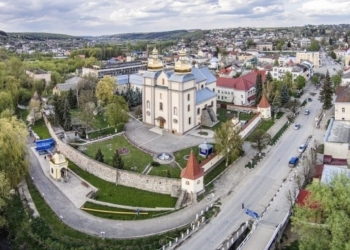 Неймовірні фото архітектурної пам’ятки Тернопільщини вразили українців (ФОТО)