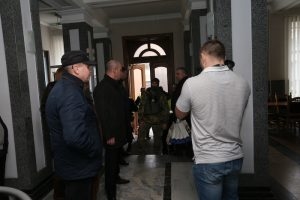 Знову захопили Тернопільську міську раду. Хто і чому (фоторепортаж)