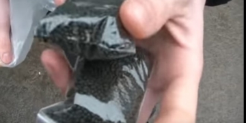 Дешева небезпека: на тернопільському базарі узбек продавав школярам наркотики (відео)