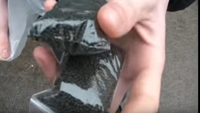 Дешева небезпека: на тернопільському базарі узбек продавав школярам наркотики (відео)