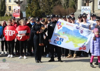 Тернопільські патрульні долучилися до всеукраїнського флешмобу (ФОТО)