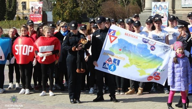 Тернопільські патрульні долучилися до всеукраїнського флешмобу (ФОТО)