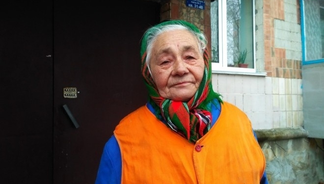 Неймовірна жінка, яка вже 57 років прибирає Тернопіль (фото)