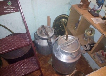 Про те, що робить горілку тернополянин похвалився поліцейським, навіть показав як (ФОТО)