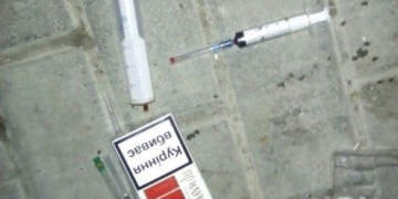 У Тернополі в перехожого знайшли шприци, скальпель і наркотики