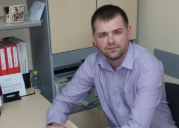 Активіст судиться з міською радою, куди прилаштував на роботу всю свою родину