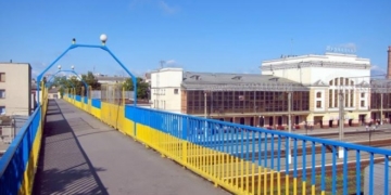 Пішохідний міст через залізничну колію на місяць перекривають в Тернополі