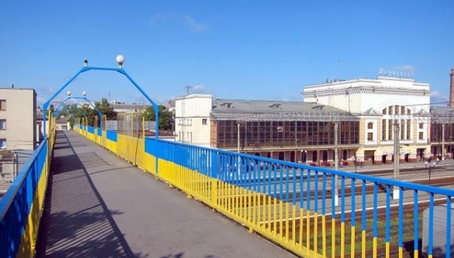 Пішохідний міст через залізничну колію на місяць перекривають в Тернополі
